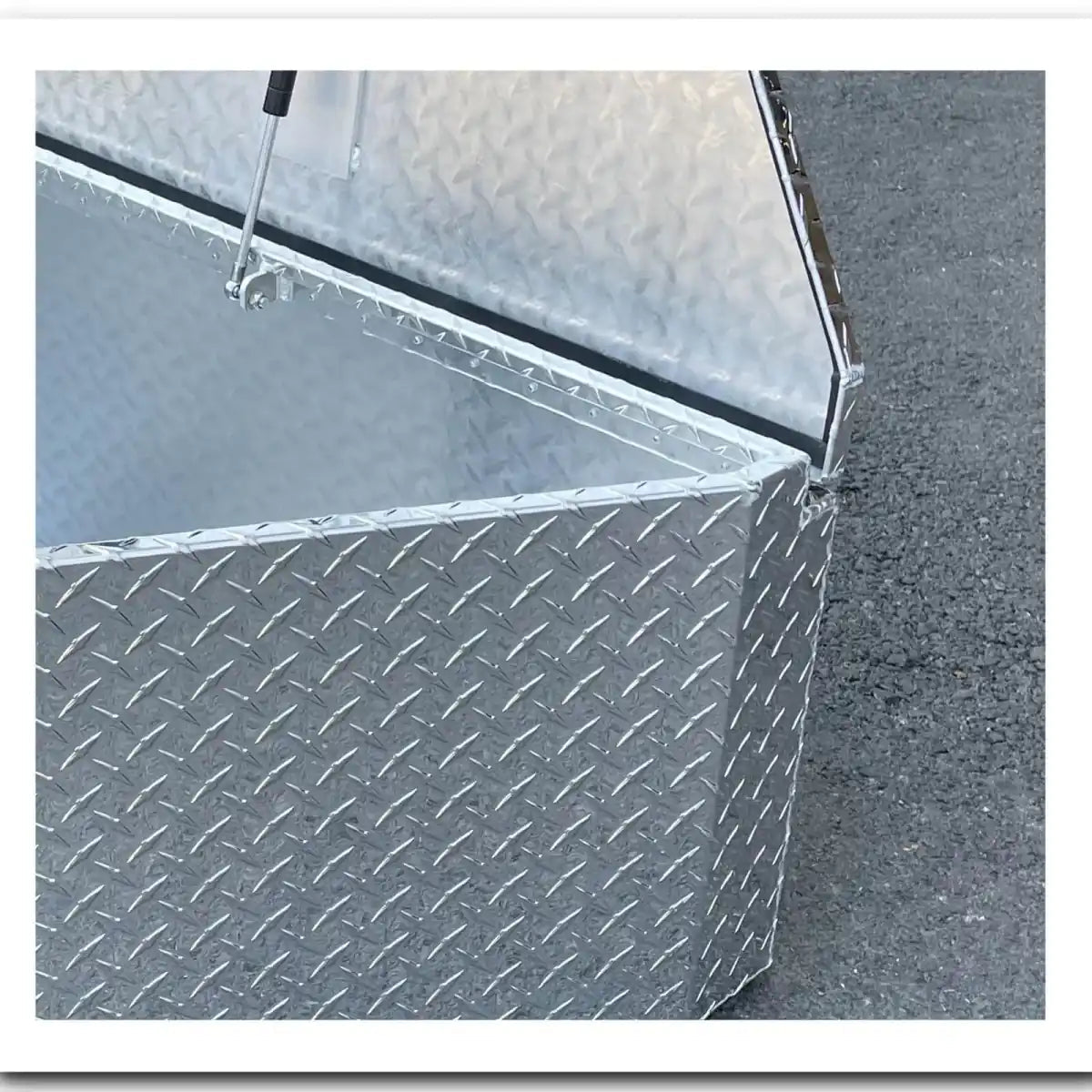 Welded hinge and reinforced corner detail on the 201011 checker plate trailer tongue box