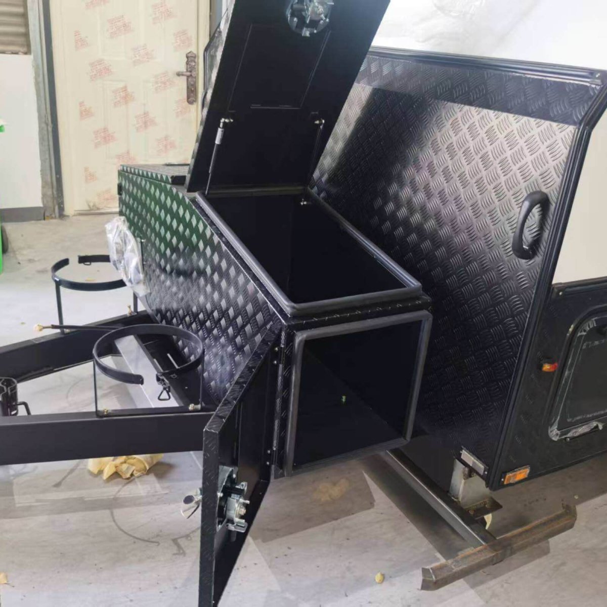 High Quality Twin T - locks Polished Aluminium Checker Plate Truck Tool Box With Heavy Duty Steel Ball Bearing Slide Rails - AutoToolCabinets