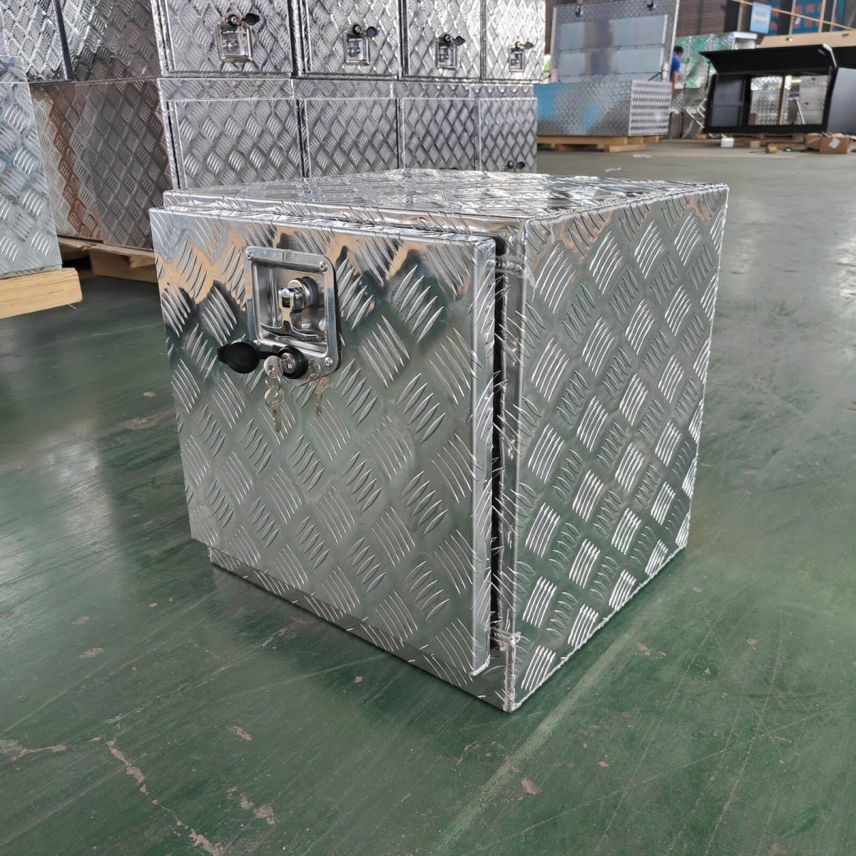 Waterproof Five Bars Checkered Aluminum Heavy Duty Tool Box for Truck Trailer Lockable - AutoToolCabinets